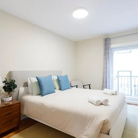 Shared In Bairro Alto - Chiado Homestay *
